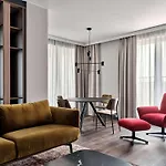 Radisson Red & Radisson Red Apartments, Hotell 4*