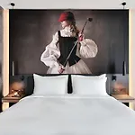 Hotell Radisson Red & Radisson Red Apartments, 4*