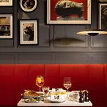 Hotell Radisson Red & Radisson Red Apartments,