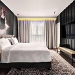 Hotell Radisson Red & Radisson Red Apartments,