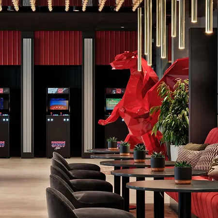 Hotel Radisson Red & Radisson Red Apartments, 4*
