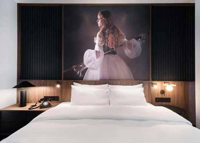 Radisson Red Hotel&radisson Red Apartments,