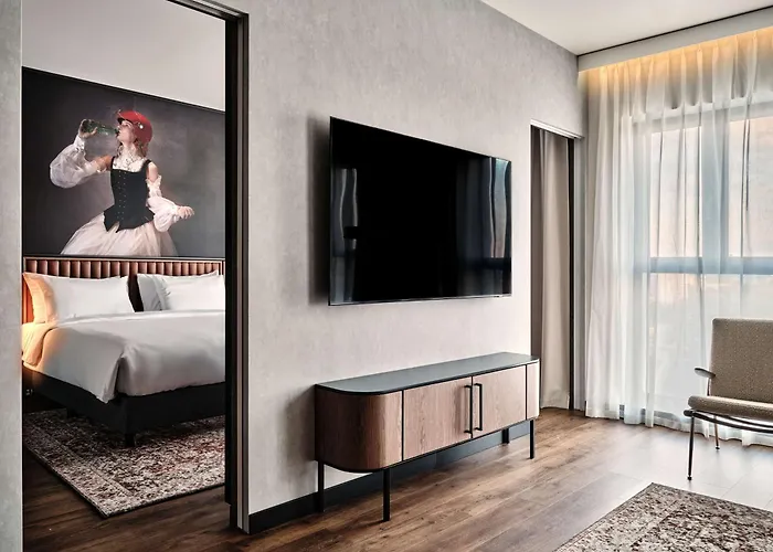 Hotel Radisson Red Hotel&radisson Red Apartments,