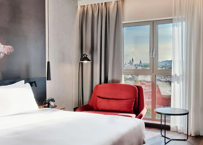 Radisson Red Hotel&radisson Red Apartments,