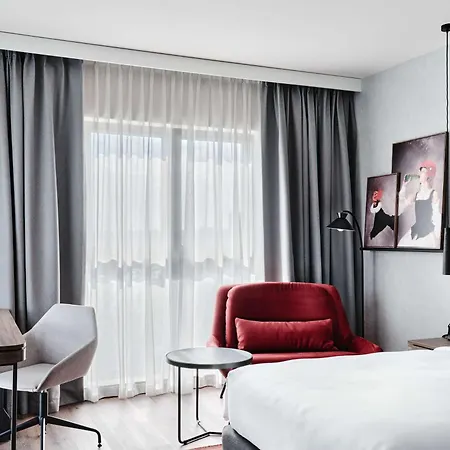 Radisson Red & Radisson Red Apartments, Szálloda 4*
