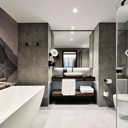 Отель Radisson Red & Radisson Red Apartments,