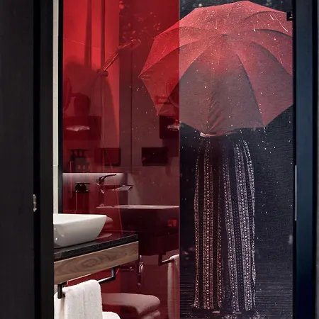 Radisson Red & Radisson Red Apartments, Отель 4*