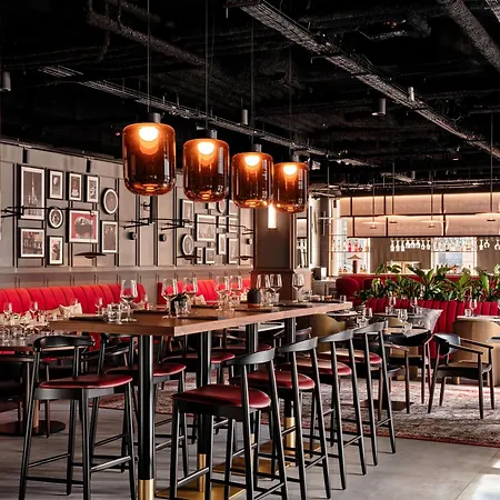 Отель Radisson Red & Radisson Red Apartments, Краков