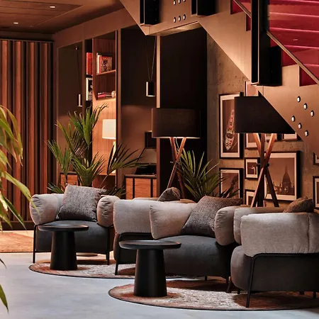 Radisson Red & Radisson Red Apartments, Отель