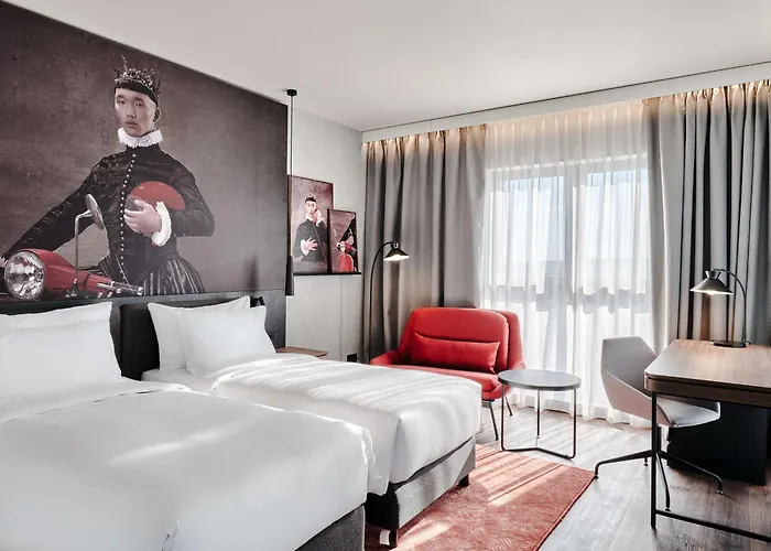 Radisson Red Hotel&radisson Red Apartments,