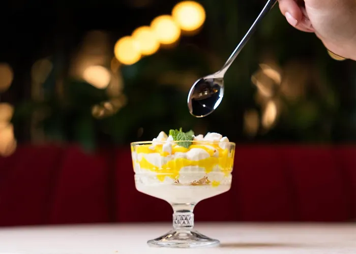 Hotel Radisson Red Hotel&radisson Red Apartments,