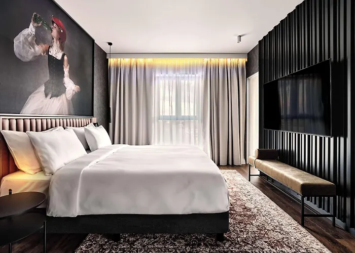 Hotel Radisson Red Hotel&radisson Red Apartments,